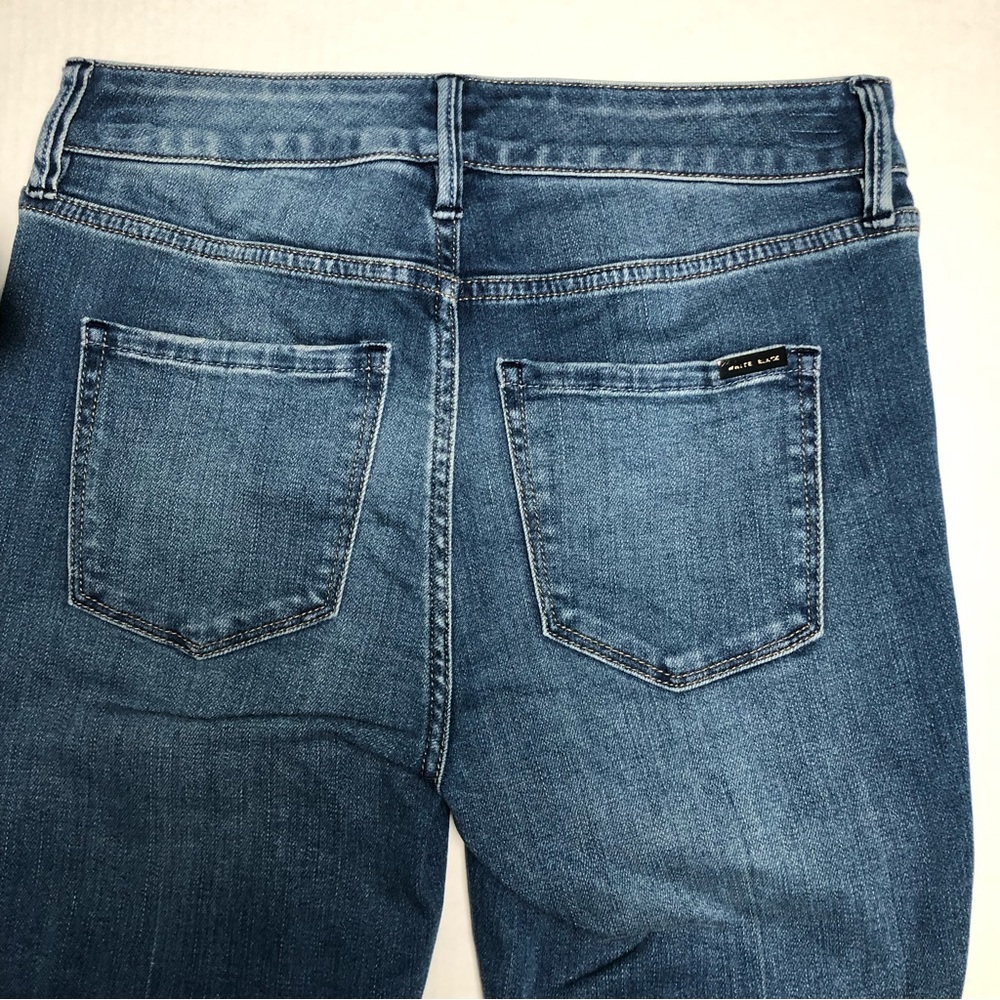 White House Black Market (WHBM) High Rise Destructed The Straight Crop Jeans - Picture 8 of 8